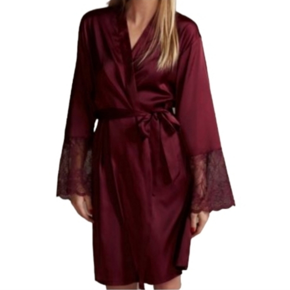 David's Bridal Other - DAVIDS BRIDAL Studio Satin Lace Sleeve Robe Size Small/Medium